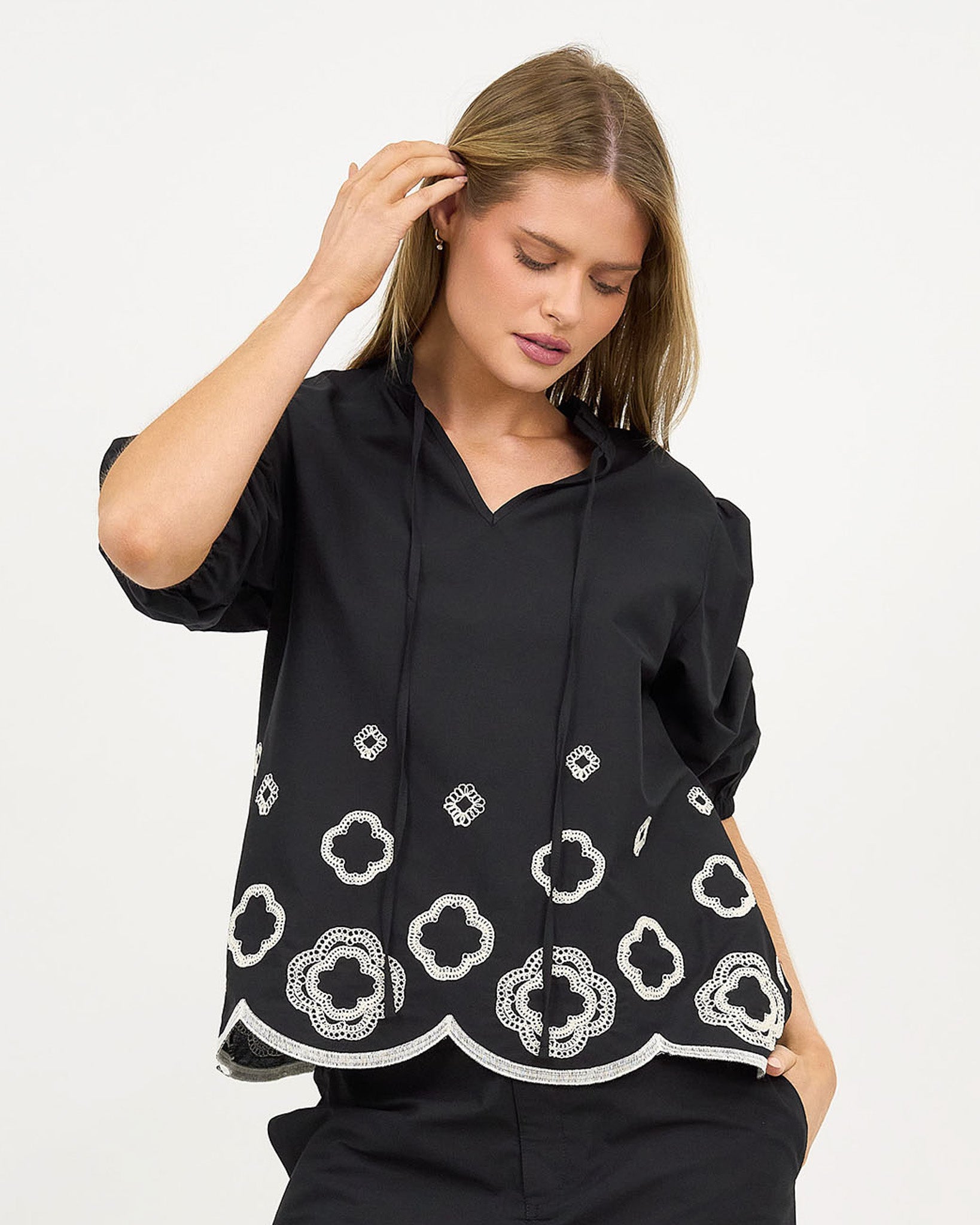 Liberty Rose Embroidered Scallop Hem Top - Black/White