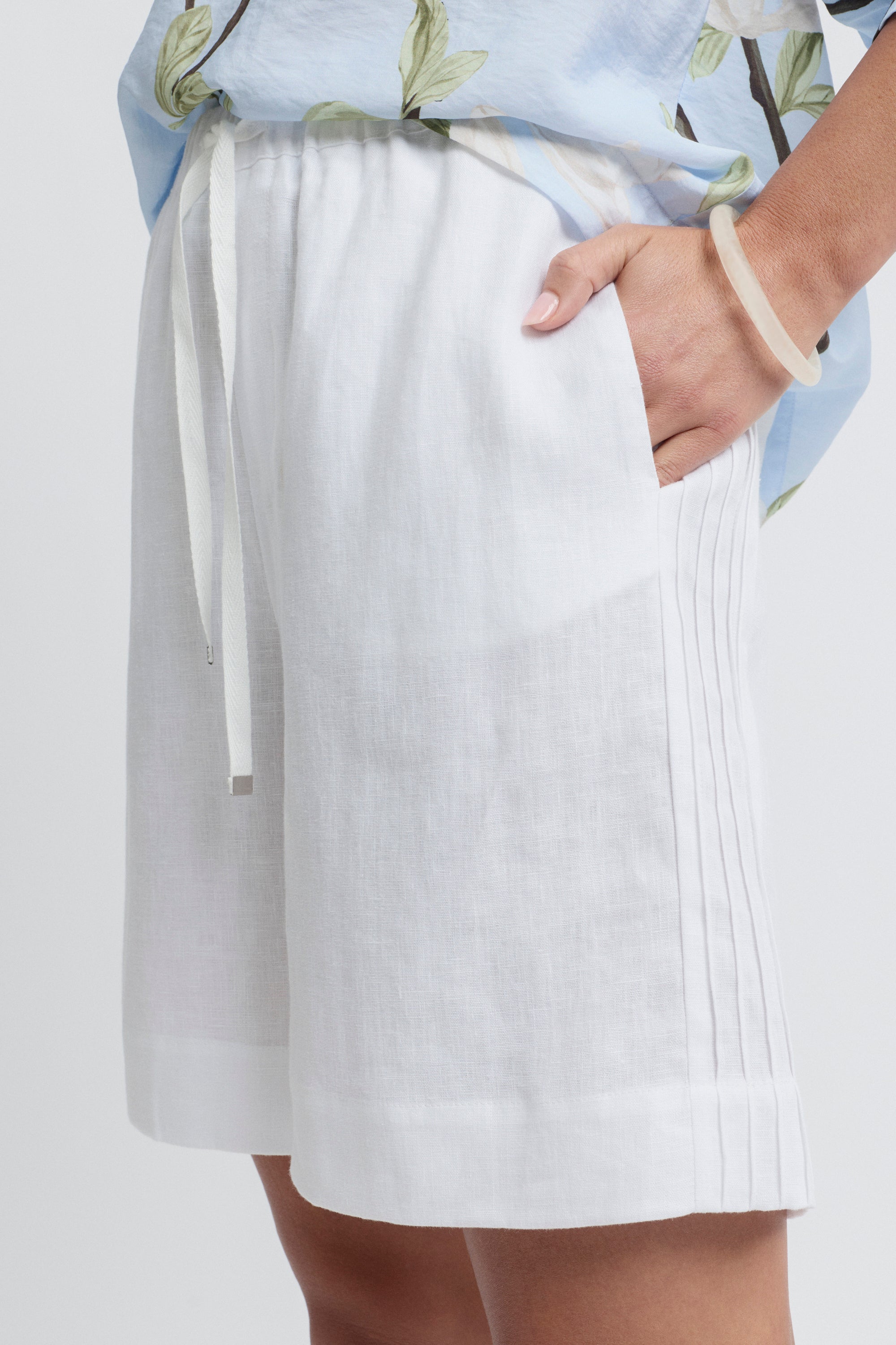 Yarra Trail Tirari Pintuck Short - White