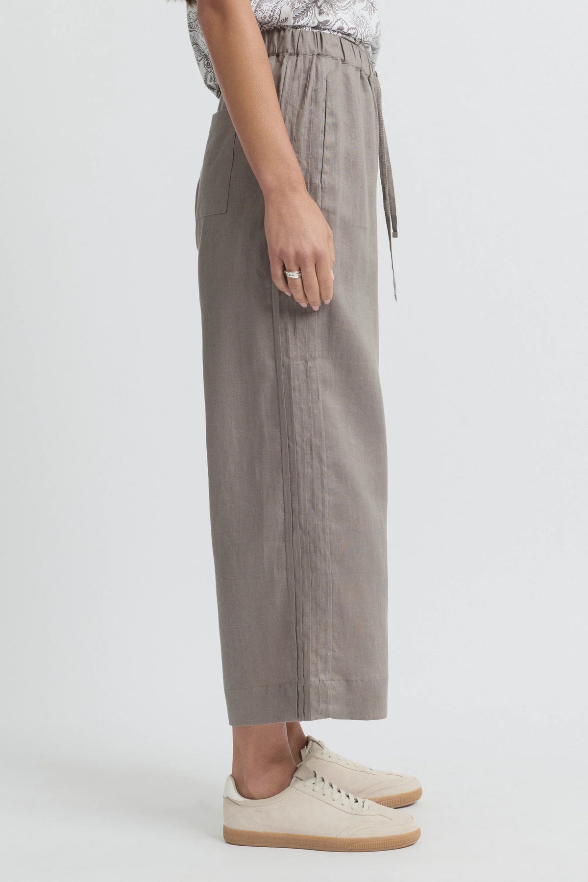 Yarra Trail Tirari Pintuck Pant - Earth