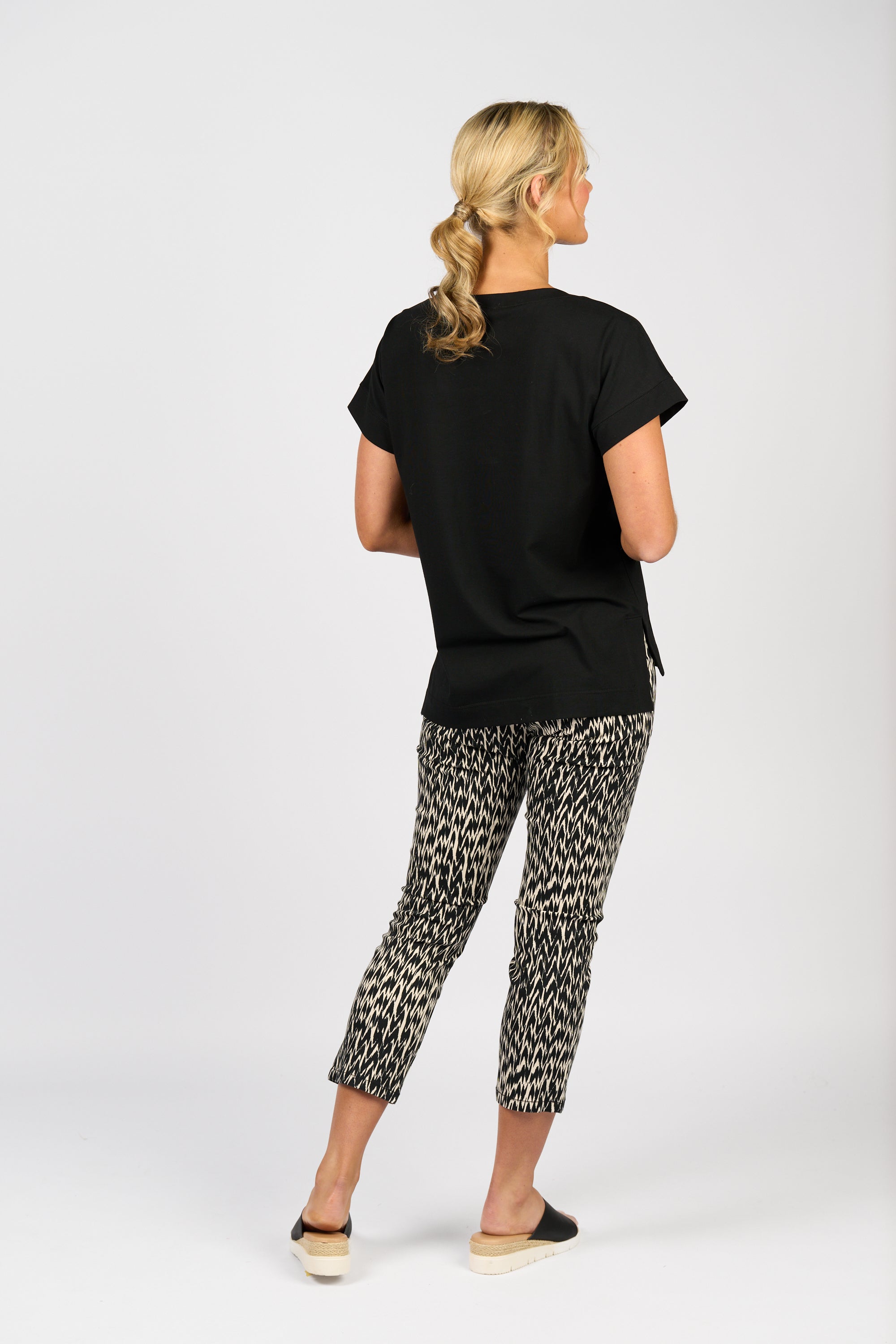 Vassalli Drop Sleeve Top with Stepped Hem - Black