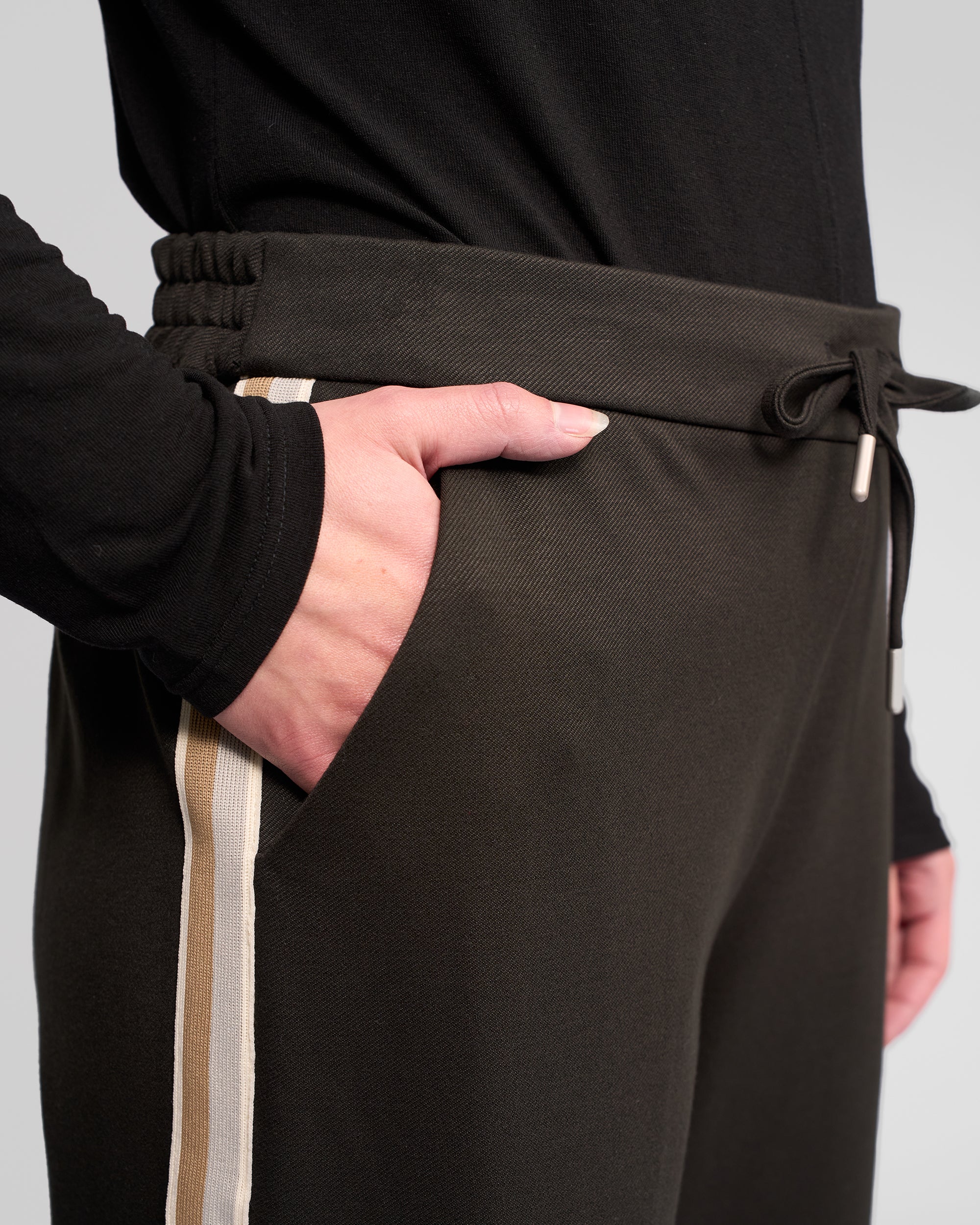 Vassalli Weekend Pant - Dark Hunter