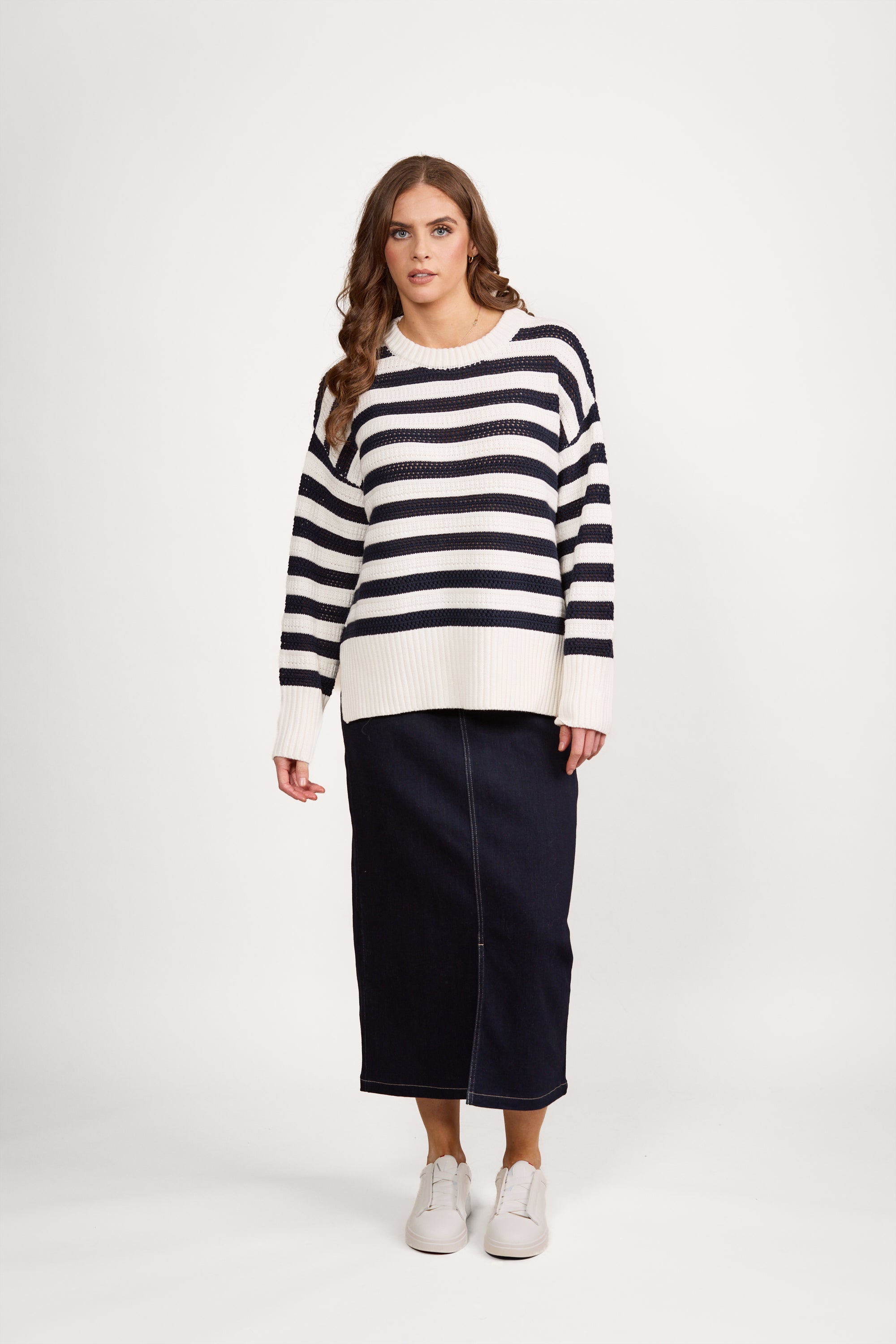 Vassalli Round Neck Relaxed Jumper - Off White/Ink