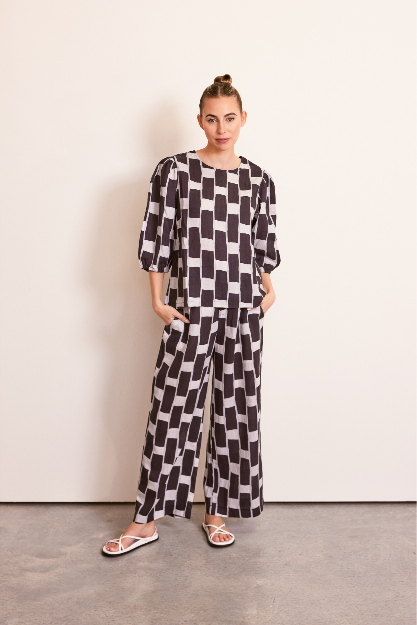 Kaleido High Waisted Wide Leg Pant - Mono