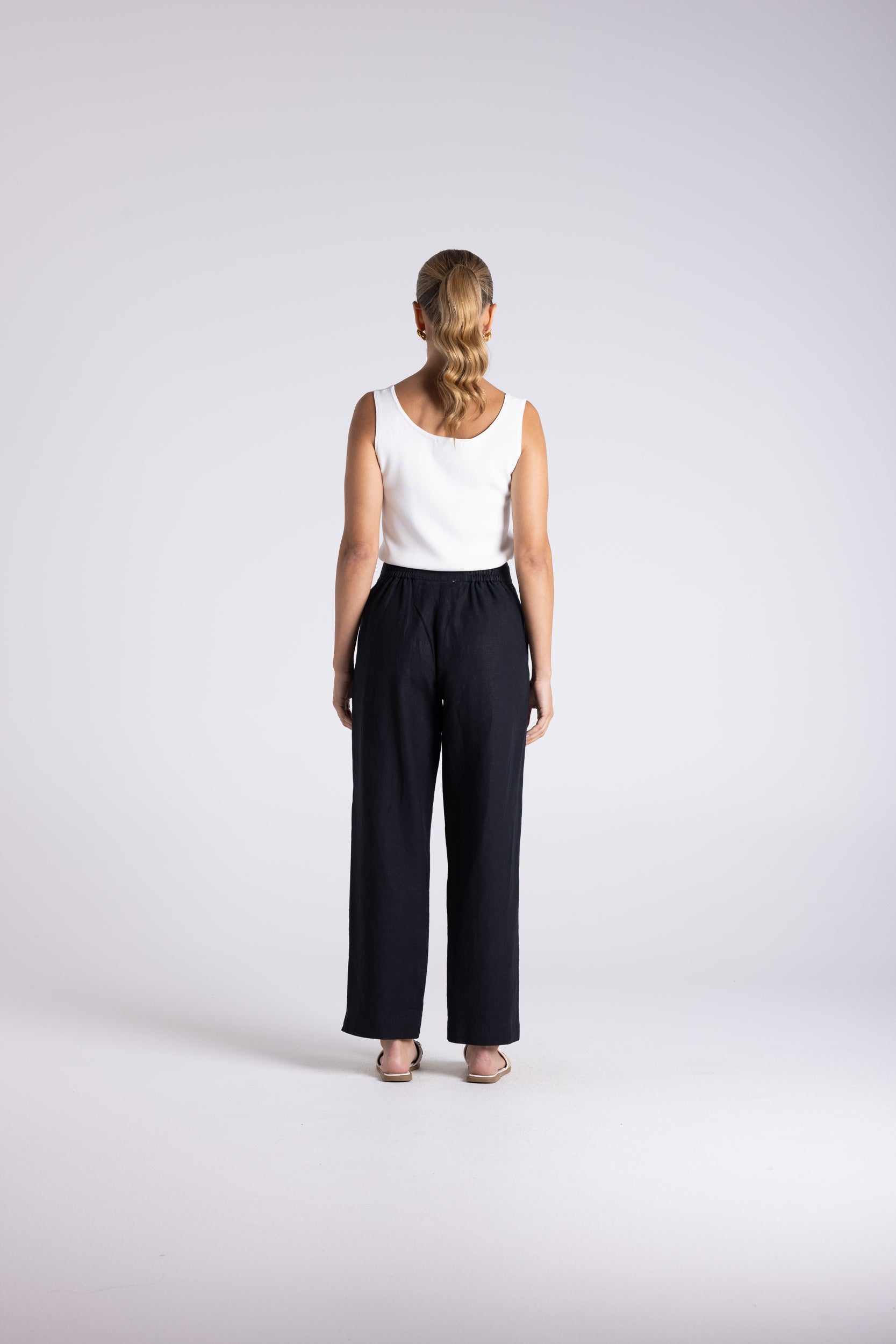 Two T's Luna 7/8 Linen Pant - Black