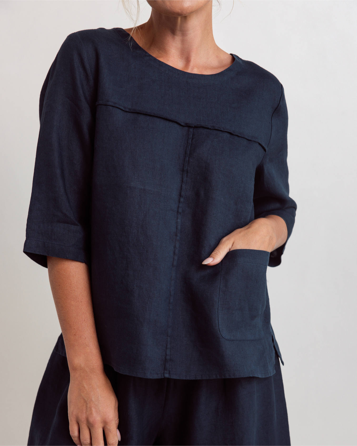 See Saw 3/4 Sleeve Seam Detail Top - Navy