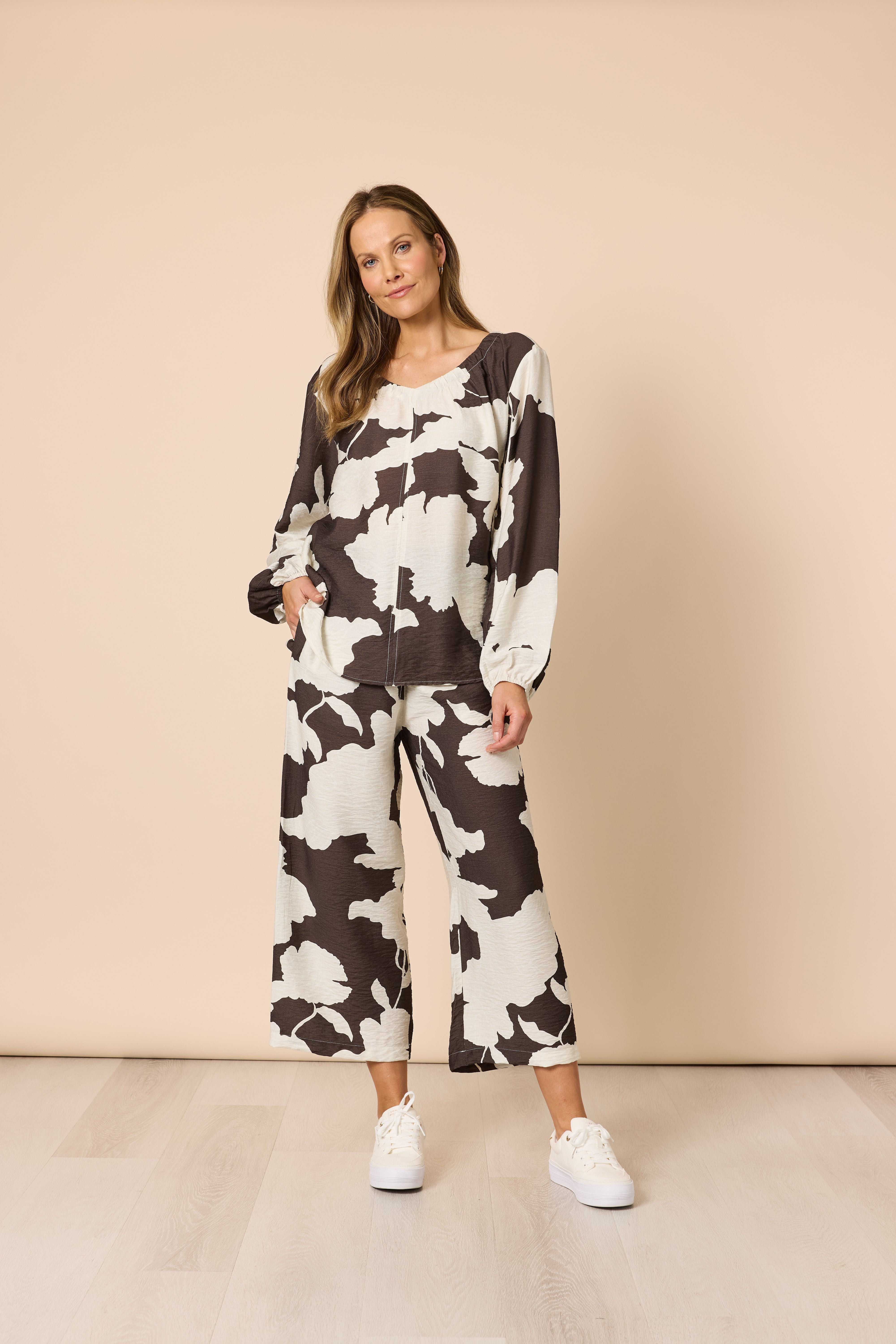 Clarity Toulouse Print Top - Coffee/Ivory