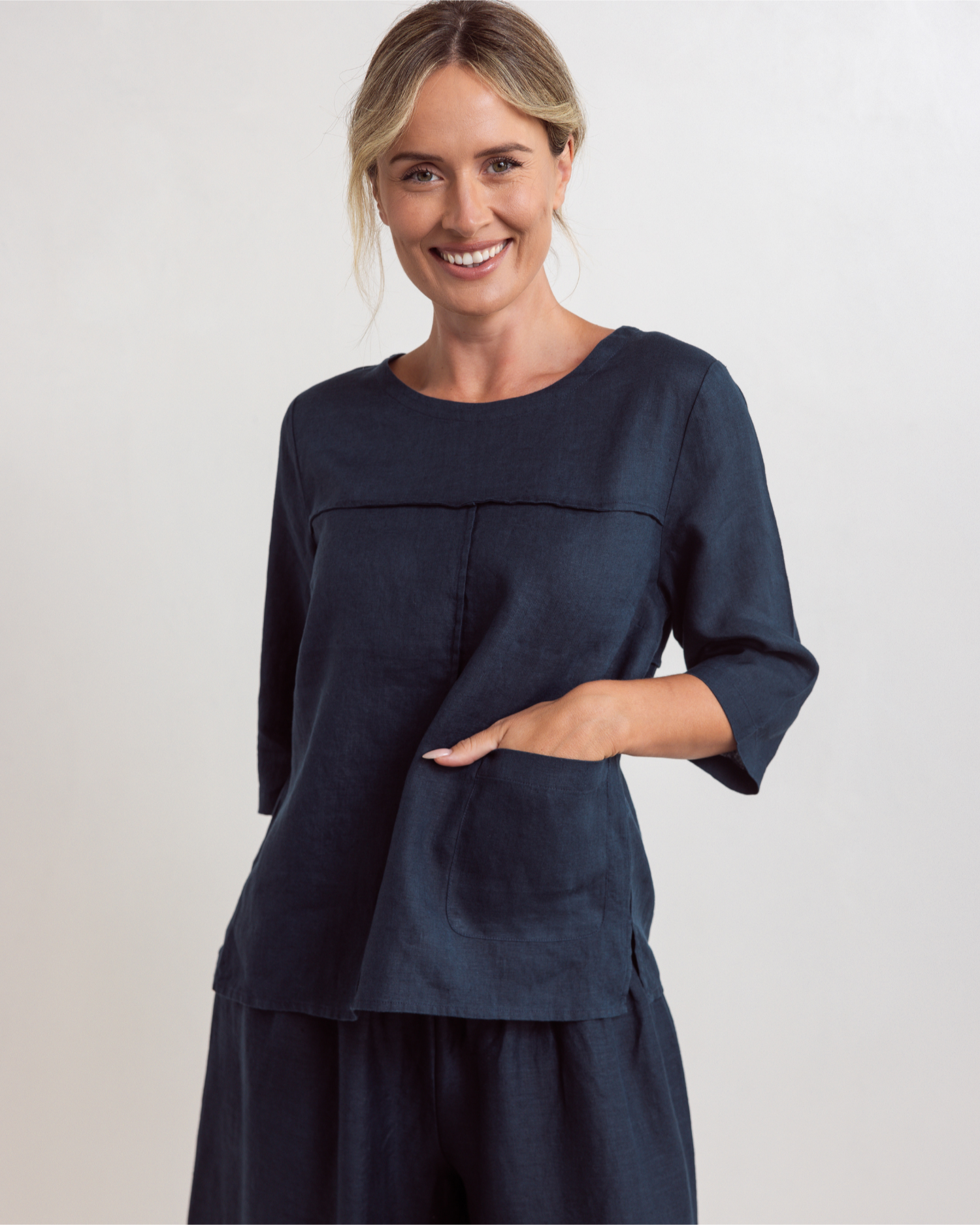 See Saw 3/4 Sleeve Seam Detail Top - Navy