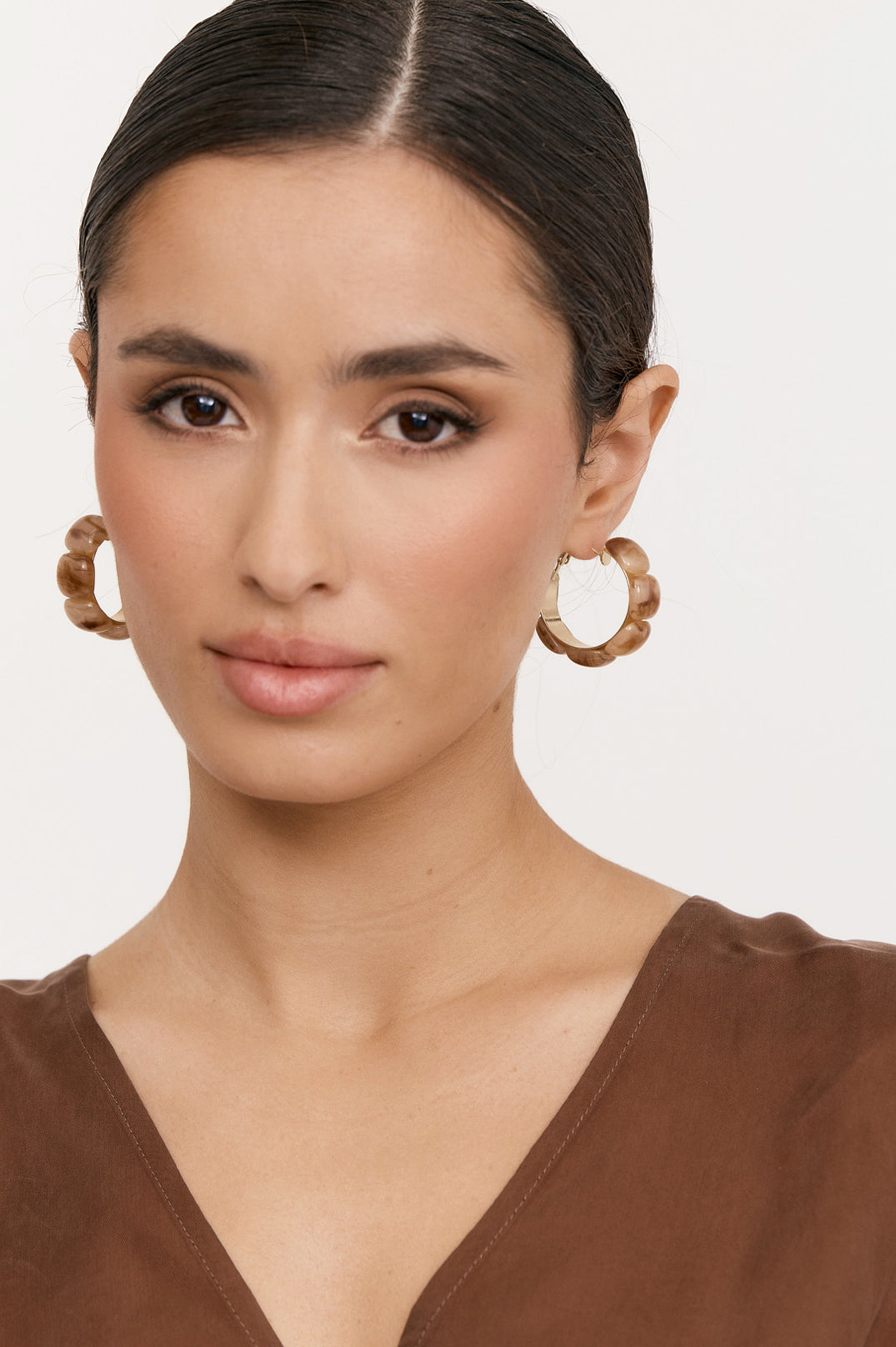 Adorne Midi Metal Resin Hoops - Cream/Gold