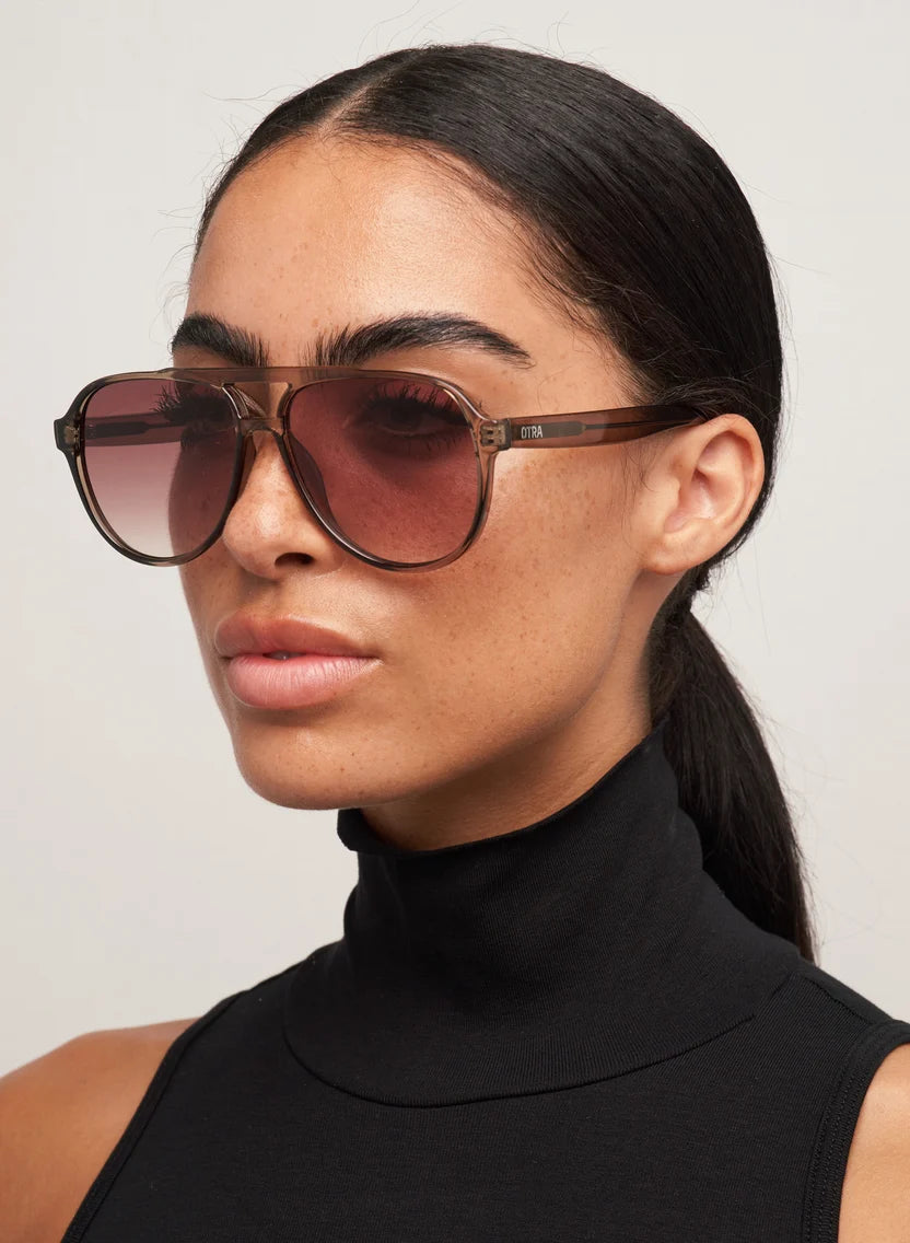 Otra Eyewear STEVIE - Trans Olive/Brown Fade
