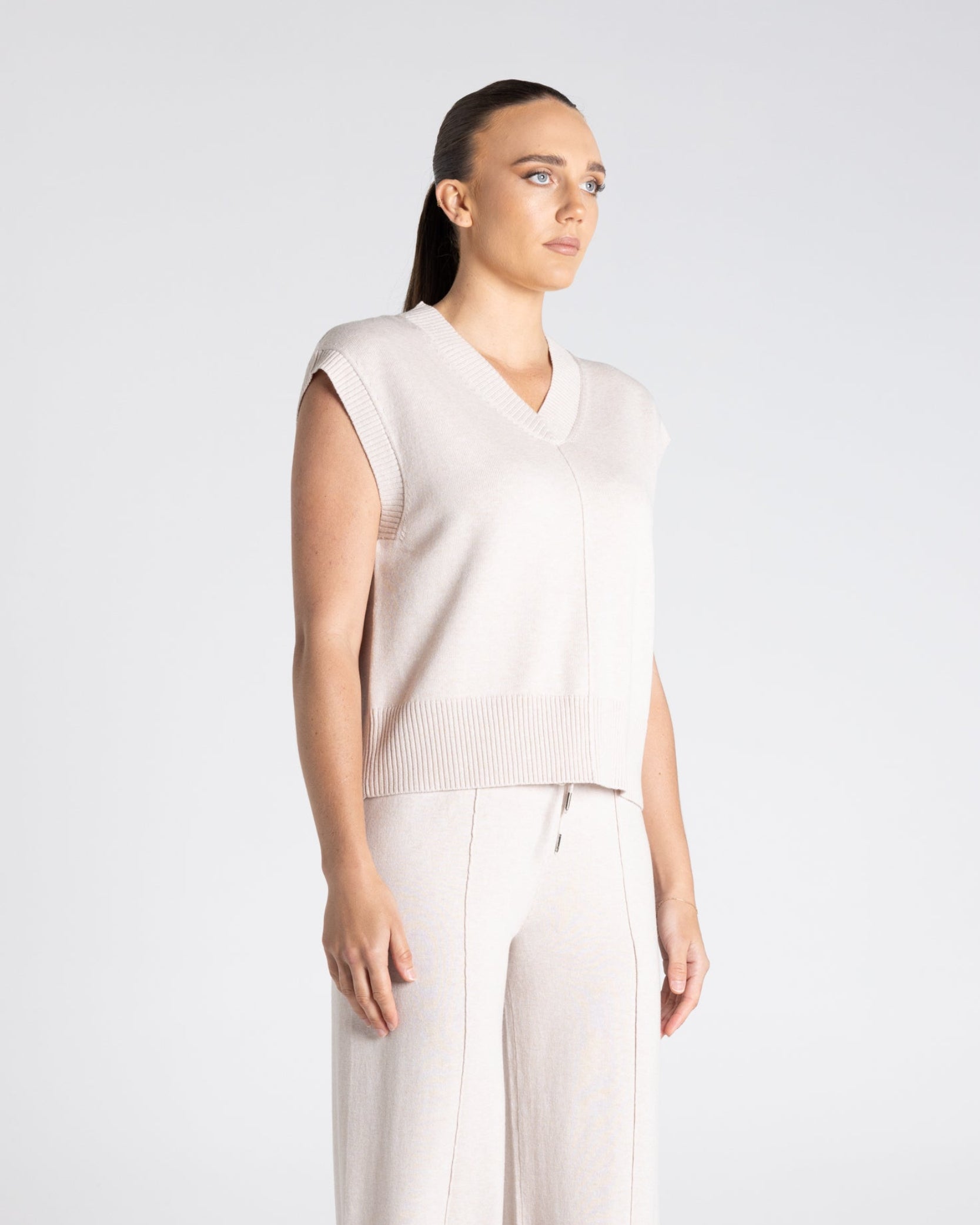 Two T's V-Neck Cotton Merino Vest - Oat