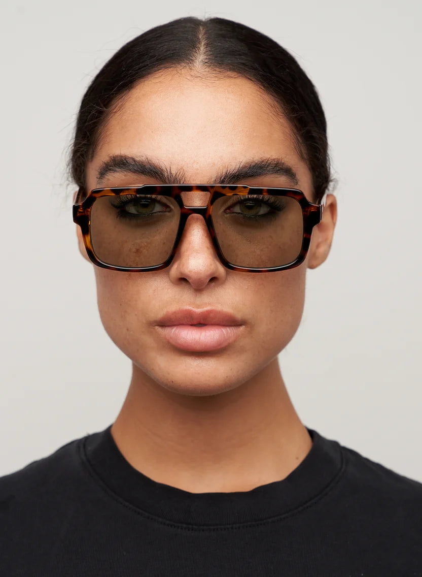 Otra Eyewear TAME - Tort/Light Green