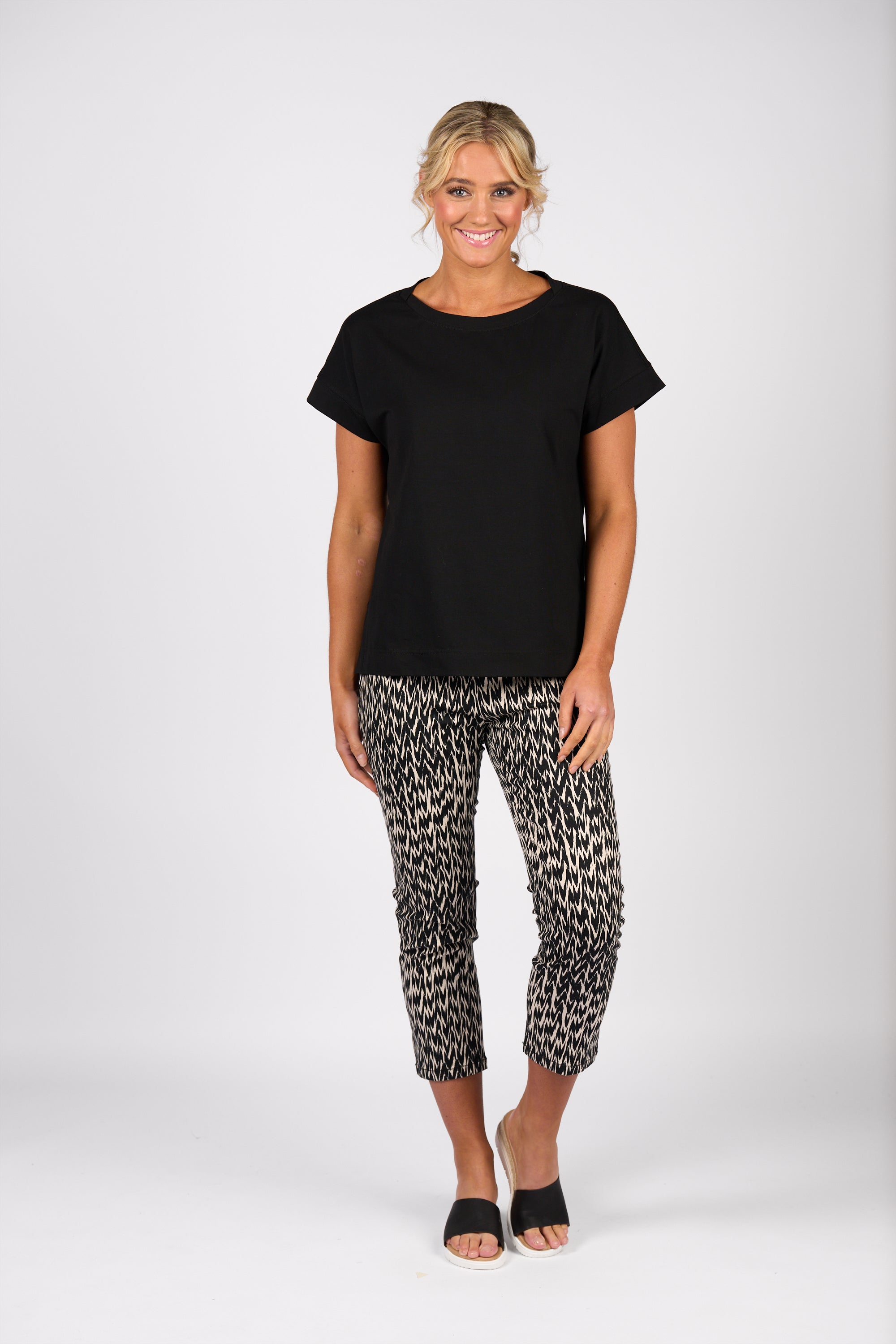 Vassalli Drop Sleeve Top with Stepped Hem - Black