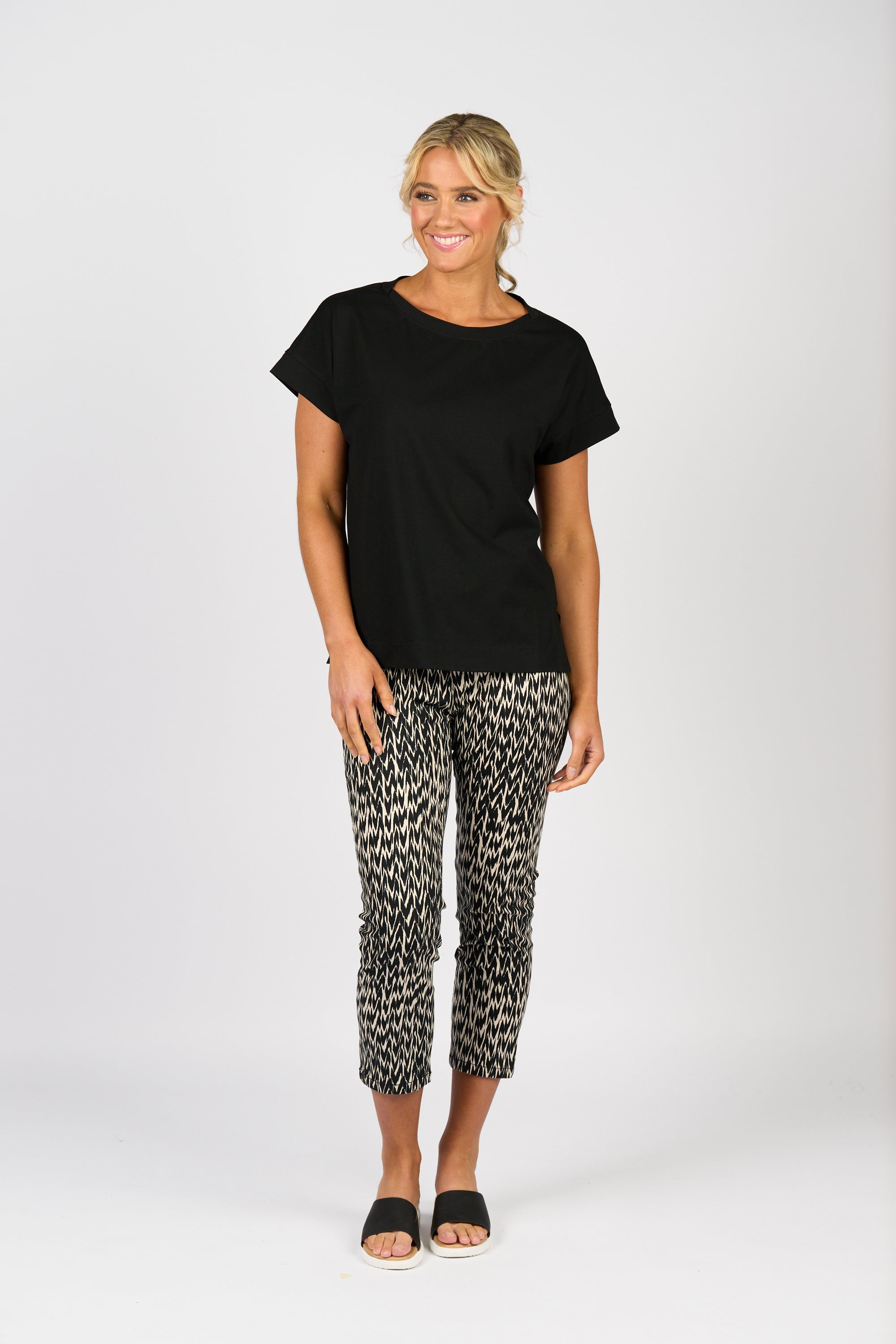 Vassalli Drop Sleeve Top with Stepped Hem - Black